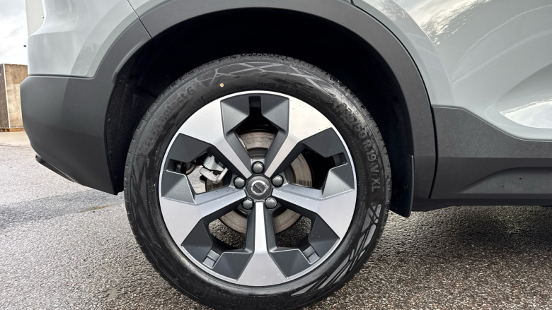 Volvo XC40 2.0 B3P Plus Dark 5dr Auto Petrol Estate